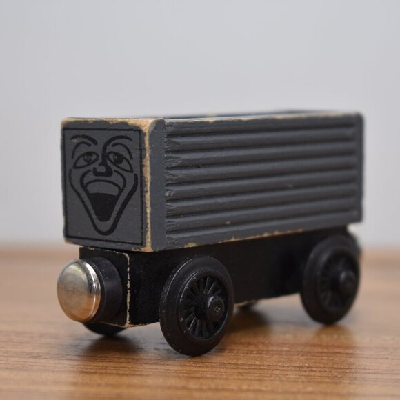 Thomas & Friends Wooden Railway Gray Troublesome Truck Flat Magnet Staples 92-93 - Picture 2 of 7